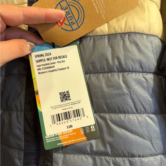 NWT Women’s XL Cotopaxi Blue and Cream Light Puffer Jacket - Picture 2 of 8